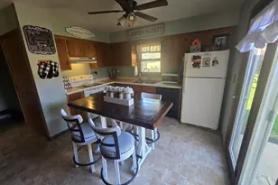 1547 Briarwood Ln, Hartford, WI 53027 - Photo 9