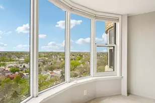 2525 S Shore Dr, Milwaukee, WI 53207 - Photo 9