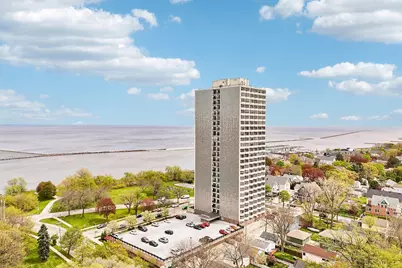 2525 S Shore Dr #14B, Milwaukee, WI 53207 - Photo 27