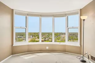 2525 S Shore Dr, Milwaukee, WI 53207 - Photo 41