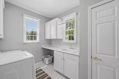 W73N413  Greystone Dr, Cedarburg, WI 53012 - Photo 19