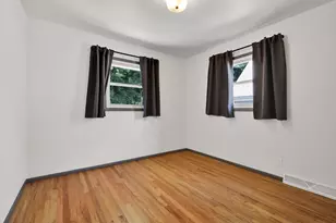 6639 Hillside Ln, Wauwatosa, WI 53213 - Photo 21
