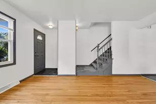 6639 Hillside Ln, Wauwatosa, WI 53213 - Photo 5