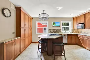 6639 Hillside Ln, Wauwatosa, WI 53213 - Photo 9