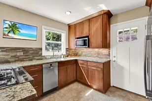 6639 Hillside Ln, Wauwatosa, WI 53213 - Photo 11