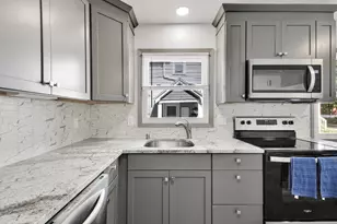 6639 Hillside Ln, Wauwatosa, WI 53213 - Photo 15