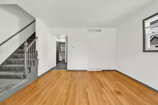 6639 Hillside Ln, Wauwatosa, WI 53213 - Photo 7