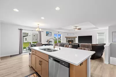 205  Mary Belle Ln, Beaver Dam, WI 53916 - Photo 7