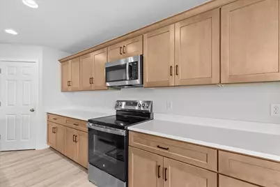 205  Mary Belle Ln, Beaver Dam, WI 53916 - Photo 5