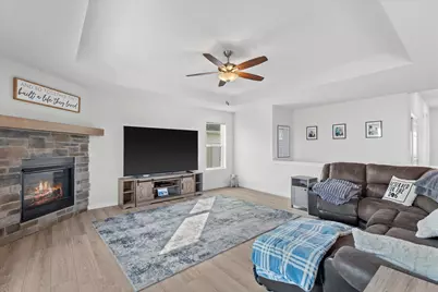 205  Mary Belle Ln, Beaver Dam, WI 53916 - Photo 9