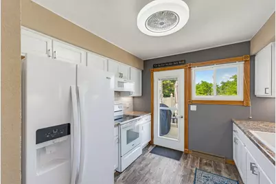 618  Westridge Dr, West Bend, WI 53095 - Photo 3