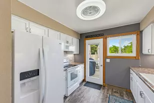 618 Westridge Dr, West Bend, WI 53095 - Photo 3