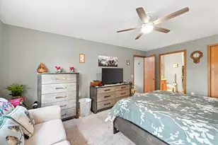 140 W Commerce Blvd, Slinger, WI 53086 - Photo 11