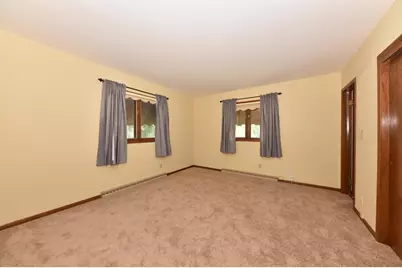 6843 N Park Manor Dr, Milwaukee, WI 53224 - Photo 13