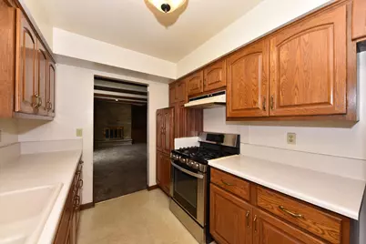 6843 N Park Manor Dr, Milwaukee, WI 53224 - Photo 11