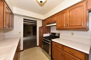 6843 N Park Manor Dr, Milwaukee, WI 53224 - Photo 11