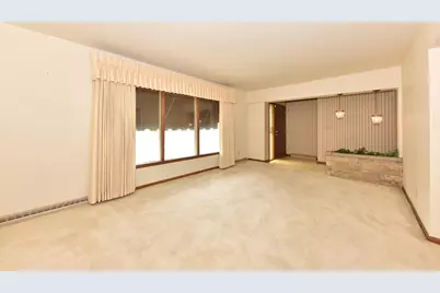 6843 N Park Manor Dr, Milwaukee, WI 53224 - Photo 7