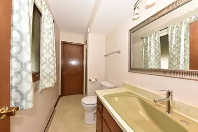 6843 N Park Manor Dr, Milwaukee, WI 53224 - Photo 15