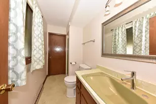 6843 N Park Manor Dr, Milwaukee, WI 53224 - Photo 15