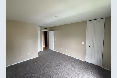 4200 W Rivers Edge Cir #7, Milwaukee, WI 53209 - Photo 5