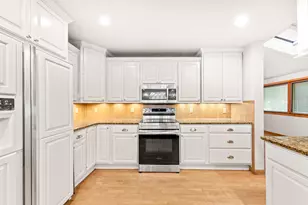 15685 Brojan Dr, Brookfield, WI 53122 - Photo 11