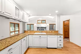 15685 Brojan Dr, Brookfield, WI 53122 - Photo 9