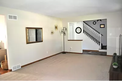 8501 W Cascade Oaks Ct, Franklin, WI 53132 - Photo 7