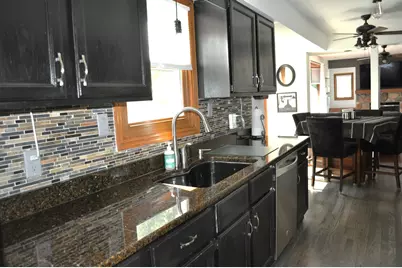 8501 W Cascade Oaks Ct, Franklin, WI 53132 - Photo 11