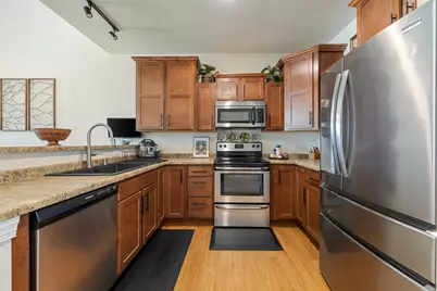 W206N16753  Blackberry Cir #1727, Jackson, WI 53037 - Photo 13