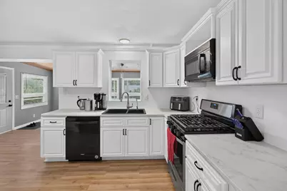 606 E Decorah Rd, West Bend, WI 53095 - Photo 5