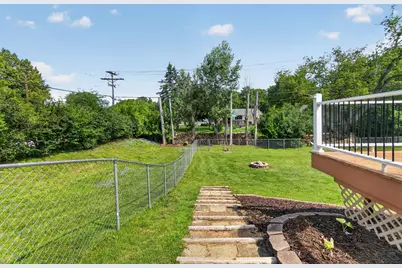 606 E Decorah Rd, West Bend, WI 53095 - Photo 33