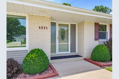 4921 S 123rd St, Greenfield, WI 53228 - Photo 3