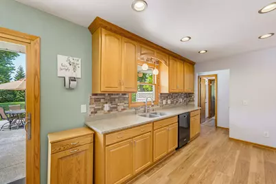 4921 S 123rd St, Greenfield, WI 53228 - Photo 9