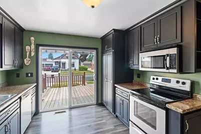 825  Summit St, Manitowoc, WI 54220 - Photo 17