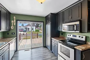 825 Summit St, Manitowoc, WI 54220 - Photo 17