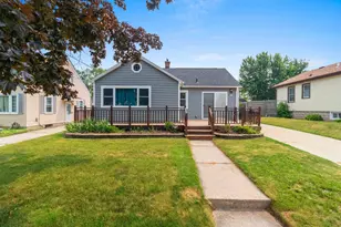 825 Summit St, Manitowoc, WI 54220 - Photo 1
