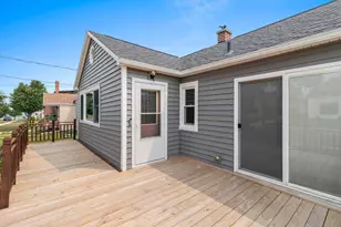 825 Summit St, Manitowoc, WI 54220 - Photo 7
