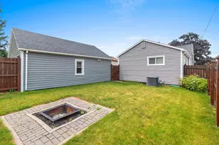 825 Summit St, Manitowoc, WI 54220 - Photo 11
