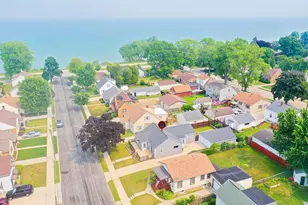 825 Summit St, Manitowoc, WI 54220 - Photo 39