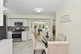 2733 Arrowhead St, Racine, WI 53402 - Photo 9