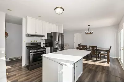 3301 W Parnell Ave, Milwaukee, WI 53221 - Photo 9