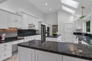 2810 W Golf Cir, Mequon, WI 53092 - Photo 11