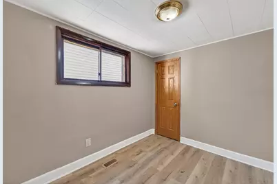 2553 S 12th St, Milwaukee, WI 53215 - Photo 5