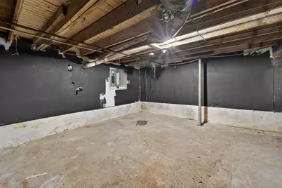 2553 S 12th St, Milwaukee, WI 53215 - Photo 15