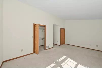 6235 S Creekside Dr #21, Cudahy, WI 53110 - Photo 15