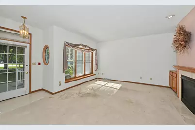 6235 S Creekside Dr #21, Cudahy, WI 53110 - Photo 3