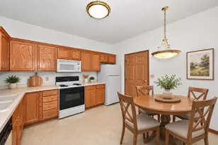 6235 S Creekside Dr, Cudahy, WI 53110 - Photo 9