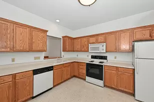 6235 S Creekside Dr, Cudahy, WI 53110 - Photo 11