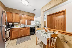 374 Park Hill Dr, Pewaukee, WI 53072 - Photo 5