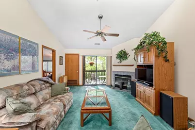 374  Park Hill Dr #E, Pewaukee, WI 53072 - Photo 11